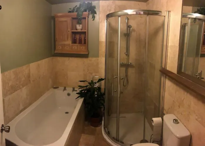 Апартаменты Beautiful, Well Positioned Flat In Clifton Wood