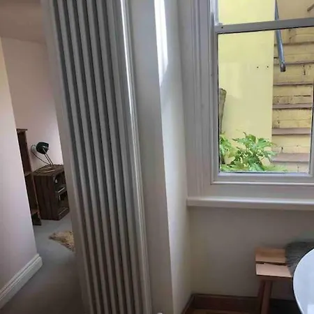 Beautiful, Well Positioned Flat In Clifton Wood Бристоль