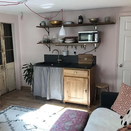 Beautiful, Well Positioned Flat In Clifton Wood Апартаменты *