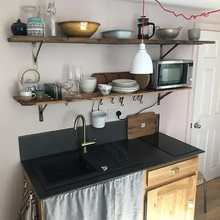 Апартаменты Beautiful, Well Positioned Flat In Clifton Wood Бристоль