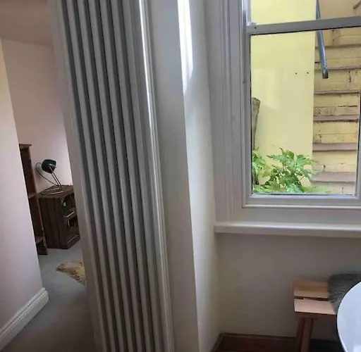 Beautiful, Well Positioned Flat In Clifton Wood Bristol