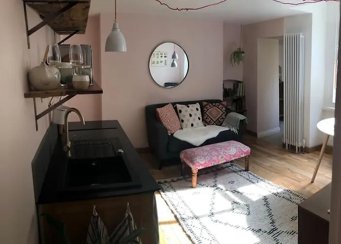 Beautiful, Well Positioned Flat In Clifton Wood Apartment