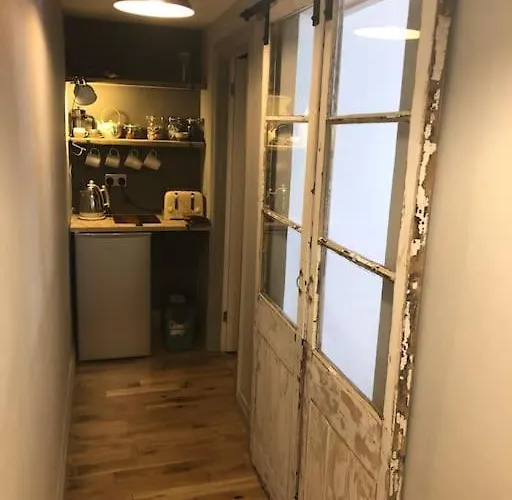 Beautiful, Well Positioned Flat In Clifton Wood Apartment Bristol