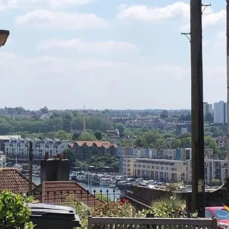 Beautiful, Well Positioned Flat In Clifton Wood