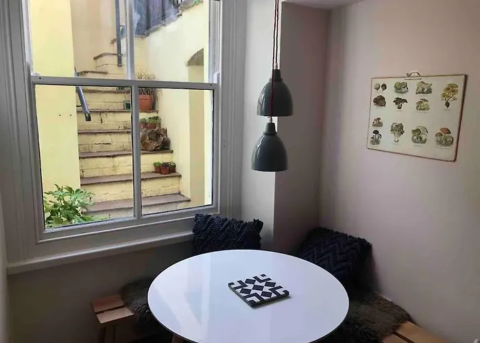 Beautiful, Well Positioned Flat In Clifton Wood Bristol